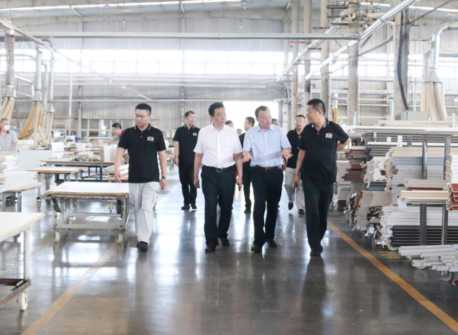 吉林森工集团党委书记、董事长王树平 莅临沙巴足球网调研指导工作